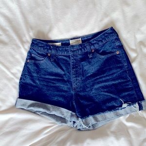 Dark wash mid-rise cuffed cut off